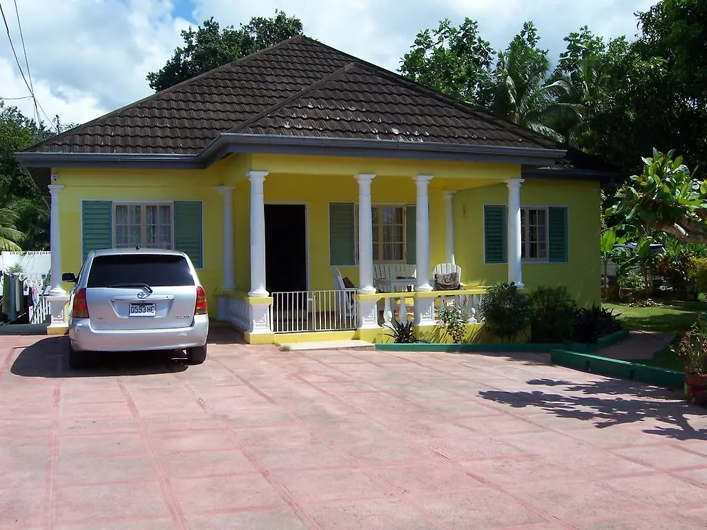 Almond Tree Villa & Apartments Ocho Rios