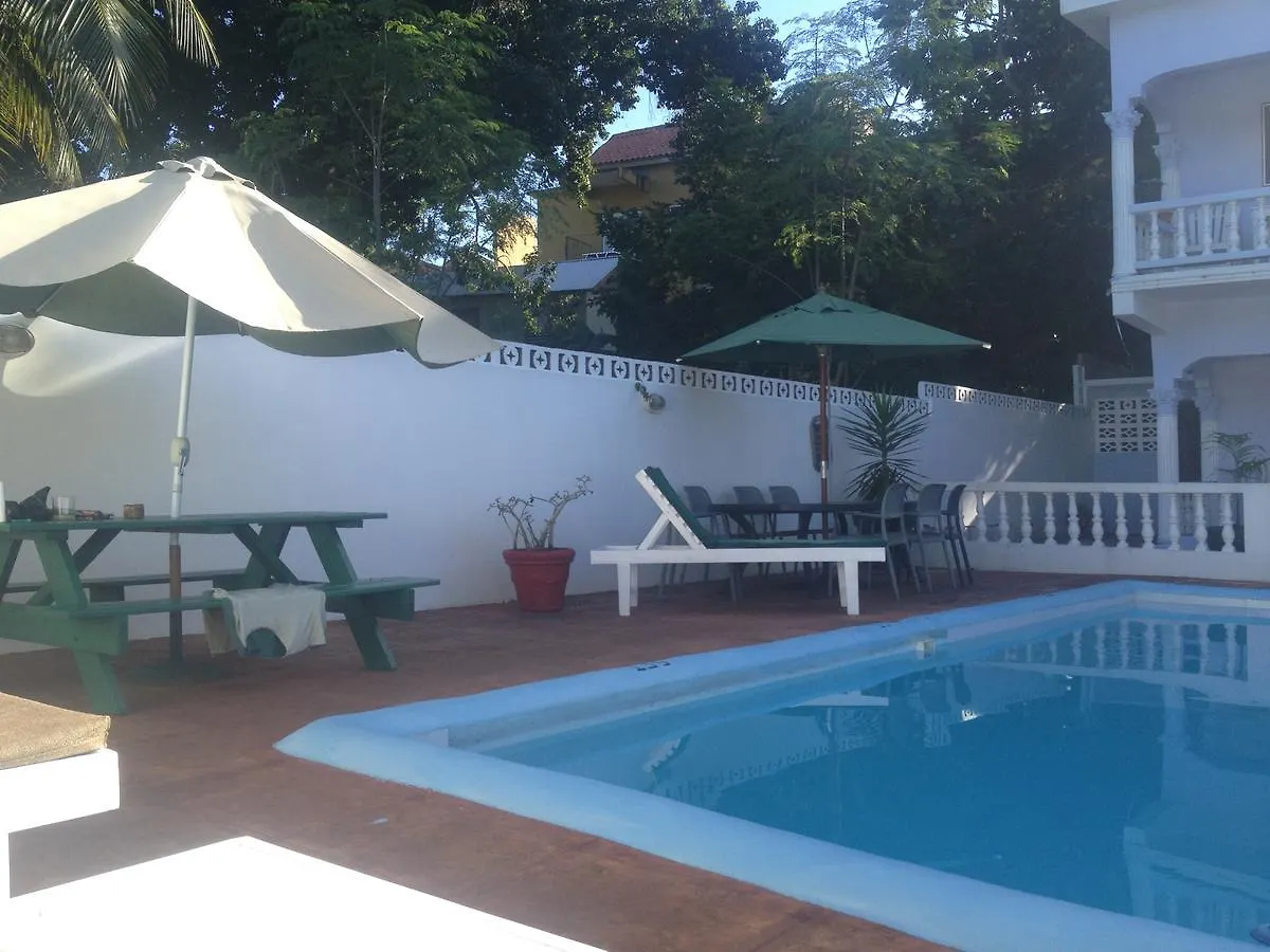 Almond Tree Villa & Apartments Ocho Rios