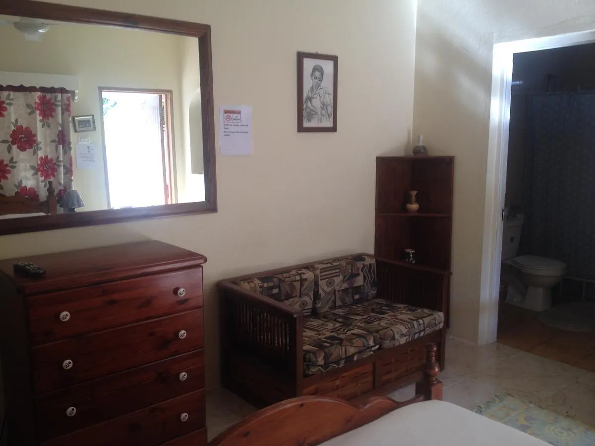 Almond Tree Villa & Apartments Ocho Rios