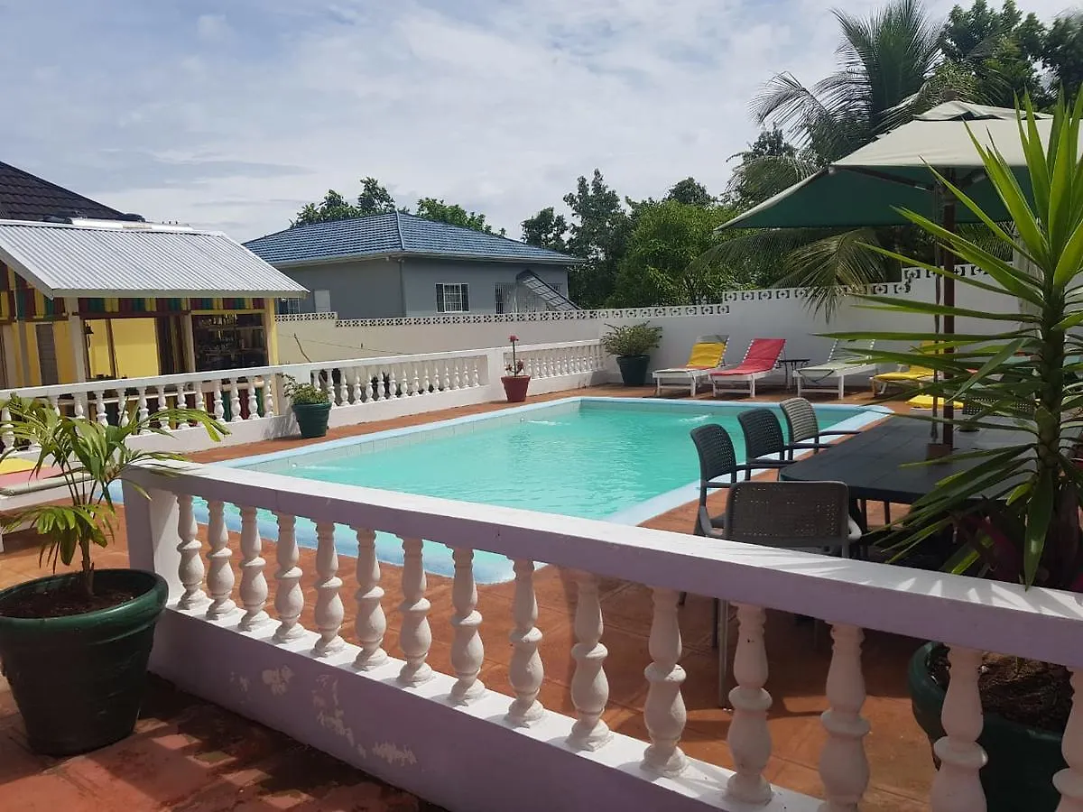 Almond Tree Villa & Apartments Ocho Rios