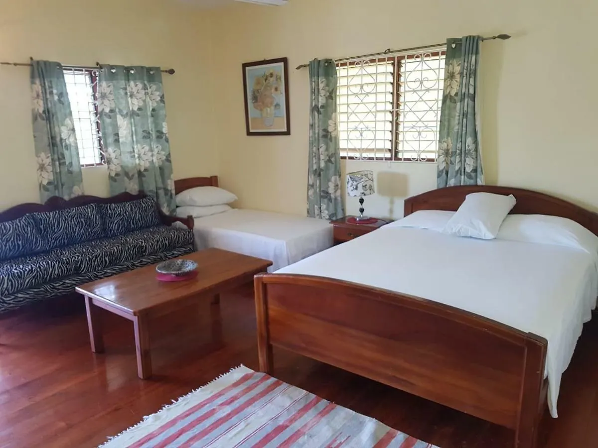 Almond Tree Villa & Apartments Ocho Rios