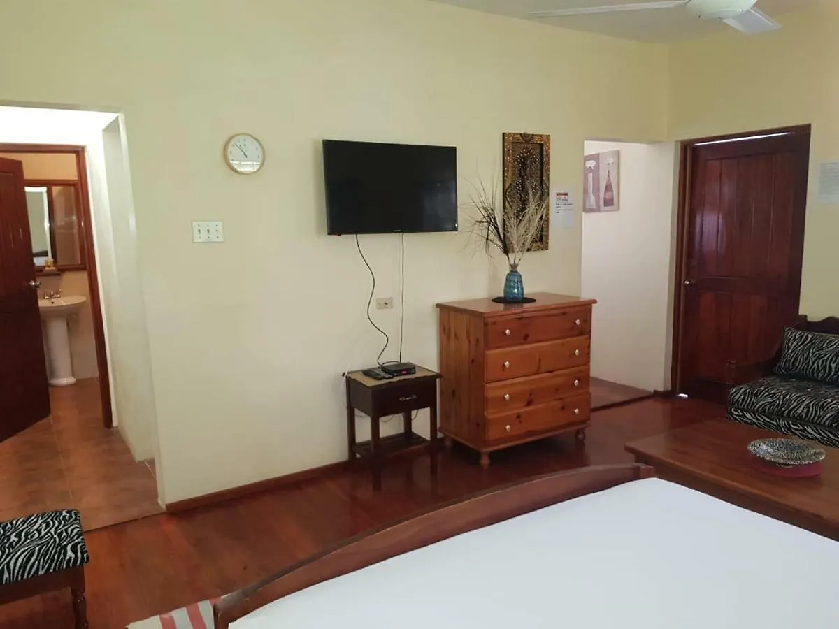 Almond Tree Villa & Apartments Ocho Rios